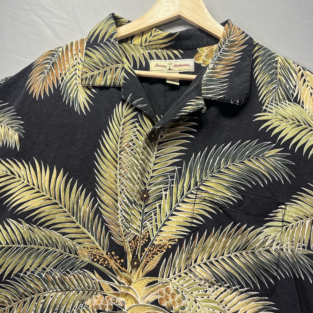 Tommy Bahama Camp Shirt Mens Large Pure Silk Black Loop Collar Travel Beach